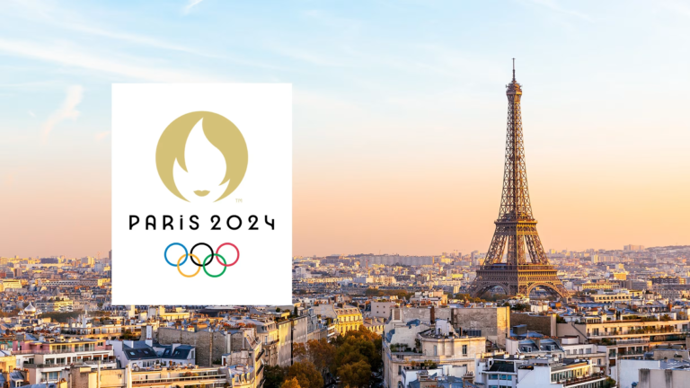 Logo de los Juegos Olímpicos de París 2024 junto a una vista panorámica de París al atardecer, destacando la Torre Eiffel.